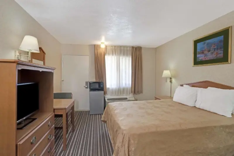 King Room - Disability Access - Non-Smoking